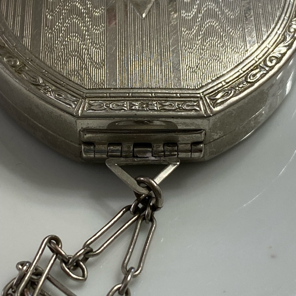 Vintage Art Deco Wristlet Dance Compact (Final Price) - Picture 9 of 13